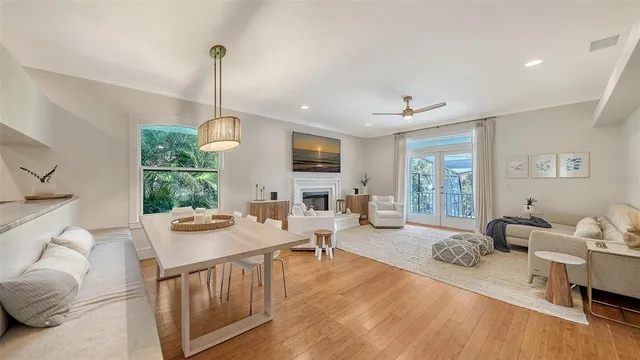 $1,275,000 | 421 Island Circle, Sarasota, FL 34242