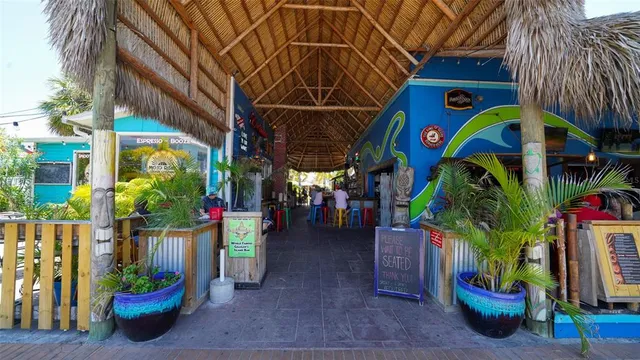 $1,275,000 | 421 Island Circle, Sarasota, FL 34242