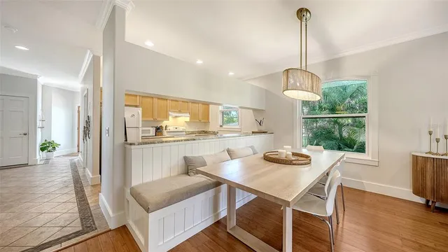 $1,275,000 | 421 Island Circle, Sarasota, FL 34242