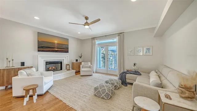 $1,275,000 | 421 Island Circle, Sarasota, FL 34242