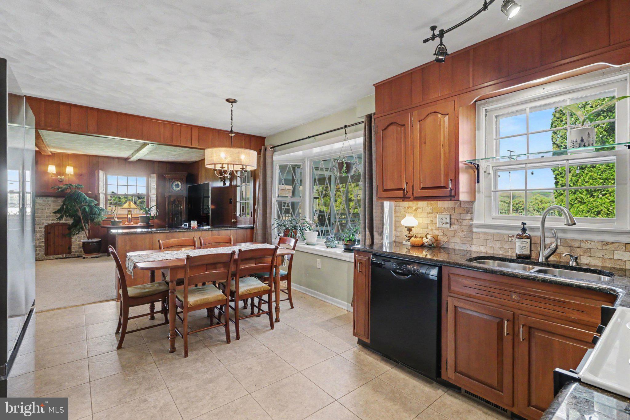 704 Drexel Road Harrisburg, PA 17109 - Photo 6 of 43 Eat-in Kitchen