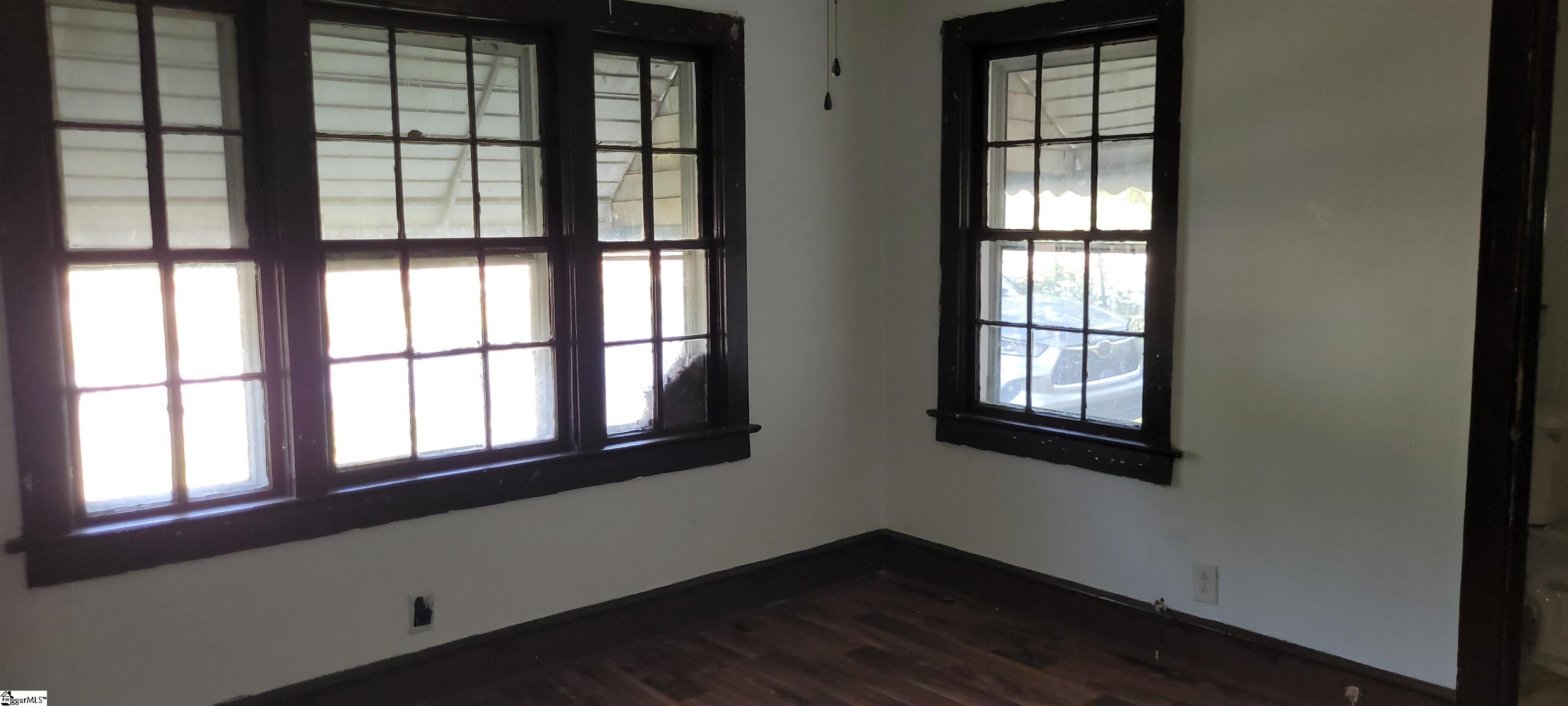 1611 Gary Street Clinton, SC 29325 - Photo 9 of 11