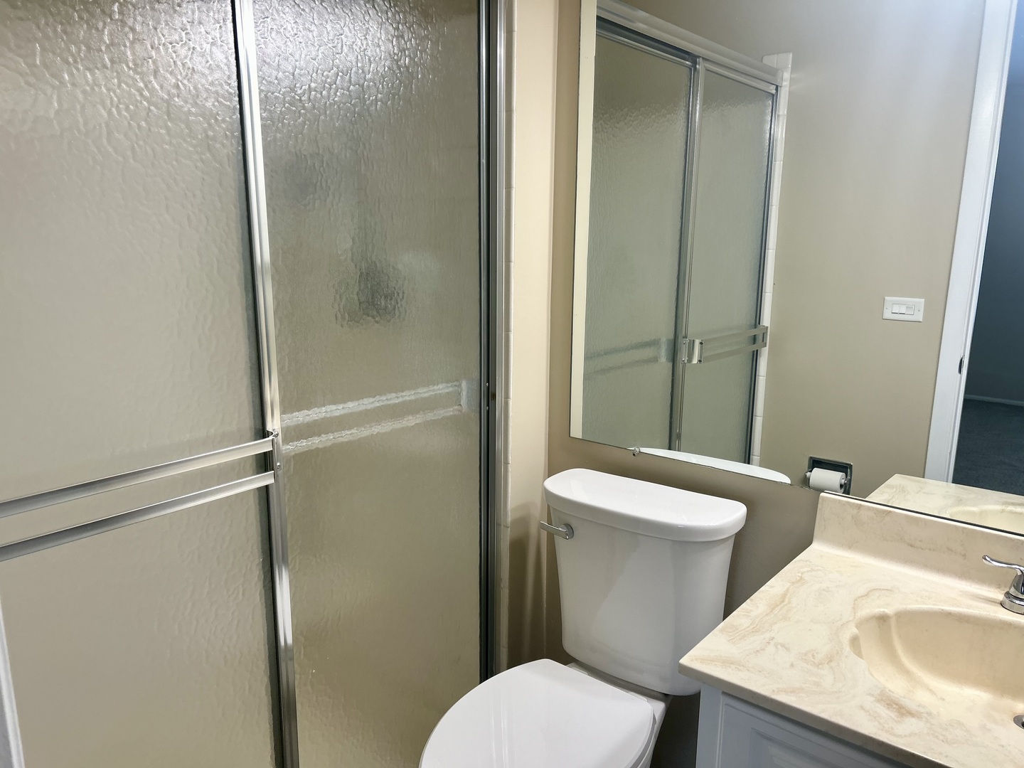 28 Regent Circle, Unit B2 Schaumburg, IL 60193 - Photo 13 of 17