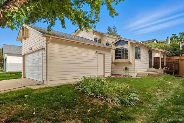 a view of a house with a yard