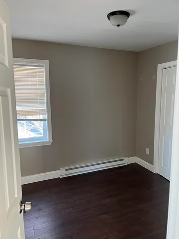 $950 | 159 4th Street, Unit 3, Fall River, MA 02721