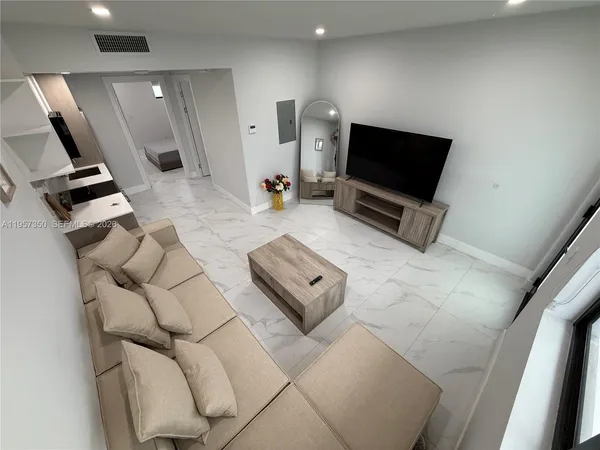 $2,575 | 944 Jefferson Avenue, Unit 7, Miami Beach, FL 33139