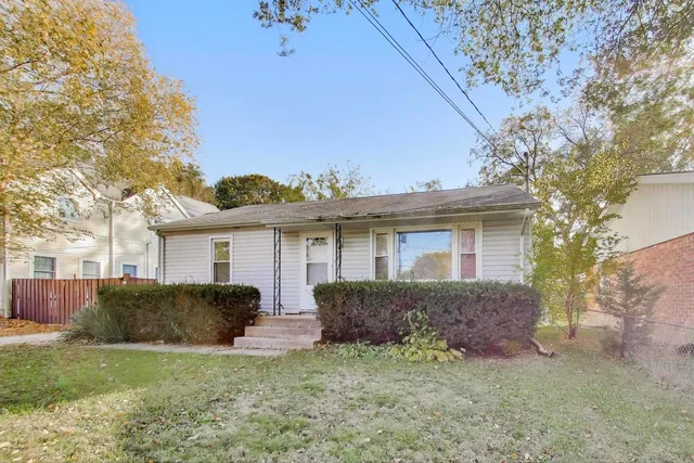 $249,900 | 221 Heine Avenue, Elgin, IL 60123