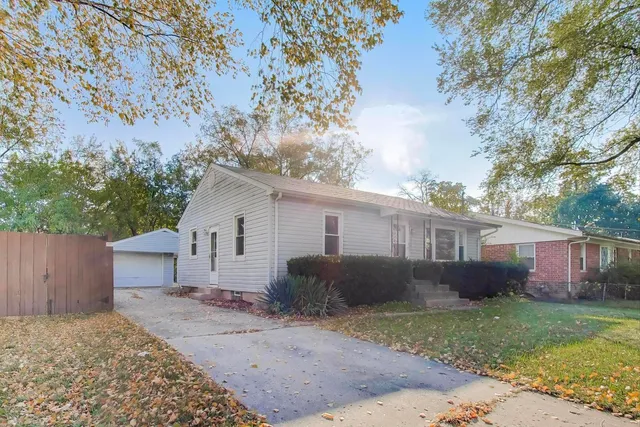 $249,900 | 221 Heine Avenue, Elgin, IL 60123