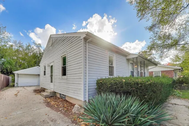 $249,900 | 221 Heine Avenue, Elgin, IL 60123