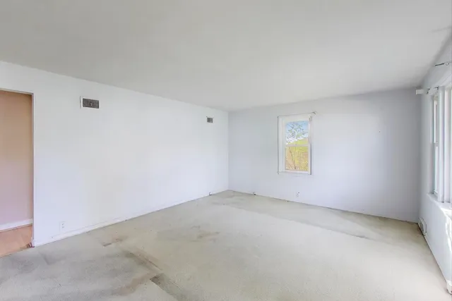 $249,900 | 221 Heine Avenue, Elgin, IL 60123