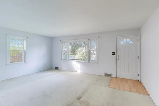 $249,900 | 221 Heine Avenue, Elgin, IL 60123