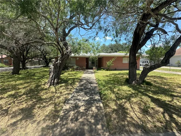 $199,000 | 901 East Fulton Street, Sinton, TX 78387