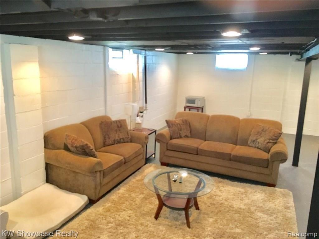 984 Cambridge Road Berkley, MI 48072 - Photo 30 of 33 30.jpeg