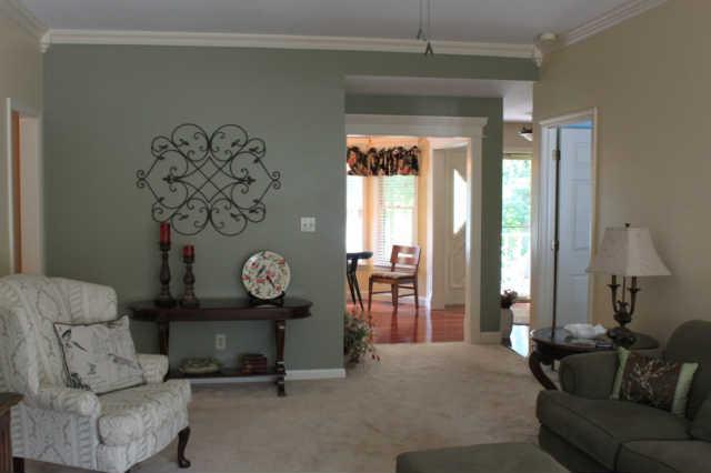 807 Hickory Ridge Trail Columbia, TN 38401 - Photo 6 of 17 Large relaxing LR - great for relaxing and entertaining. Look at the crown molding!