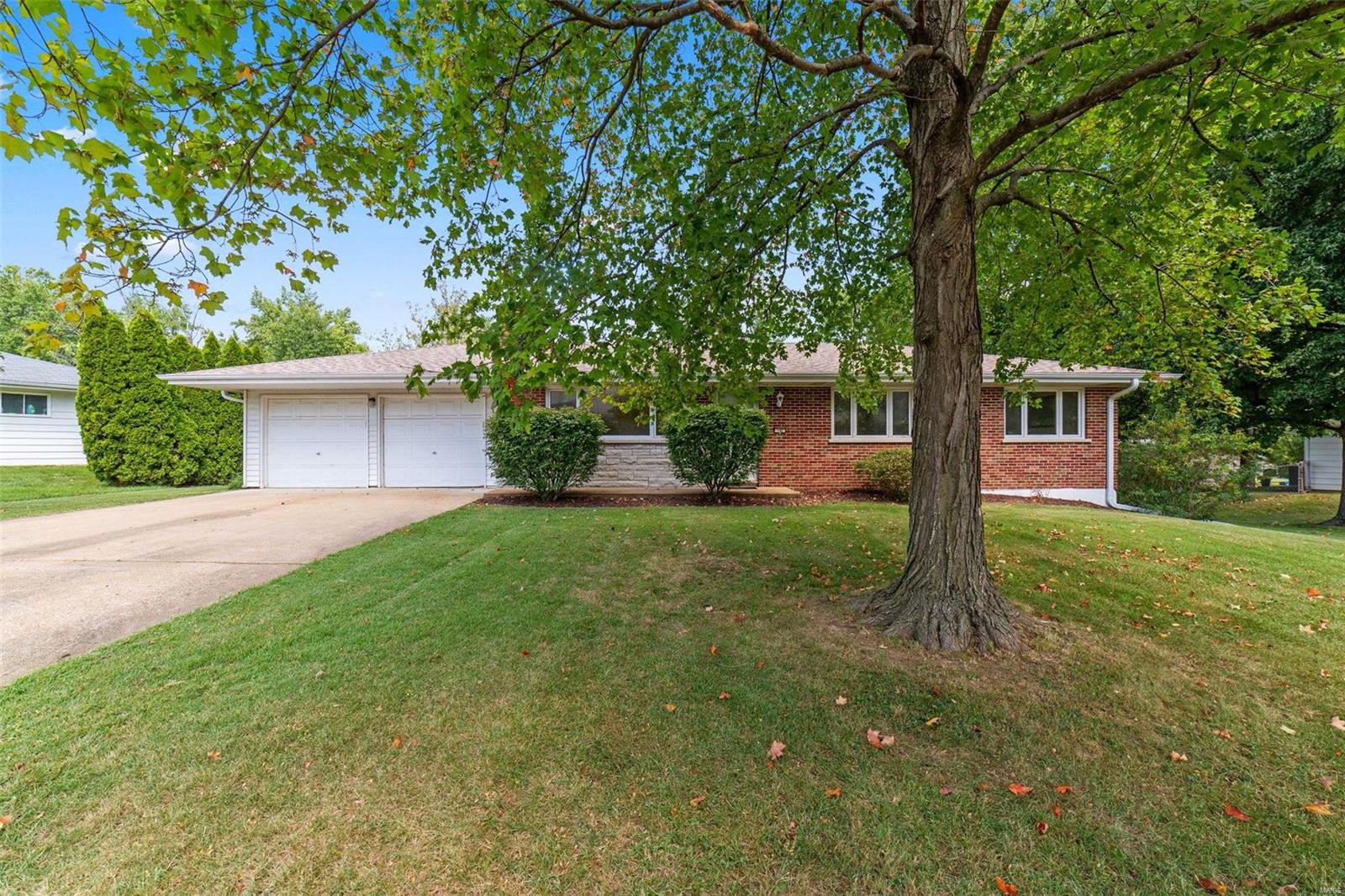 142 Romine Circle Ballwin, MO 63011 - Photo 1 of 41