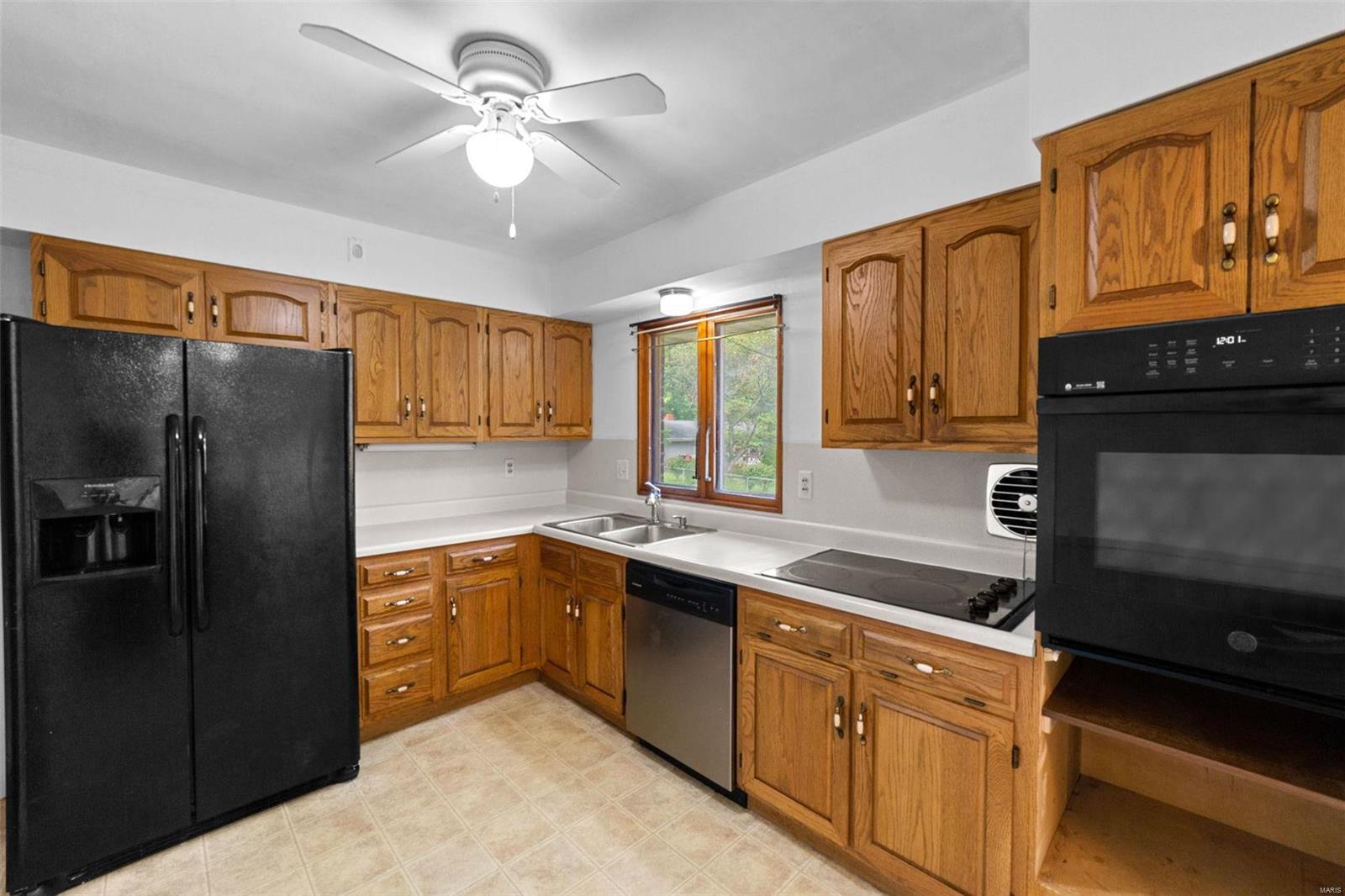 142 Romine Circle Ballwin, MO 63011 - Photo 12 of 41