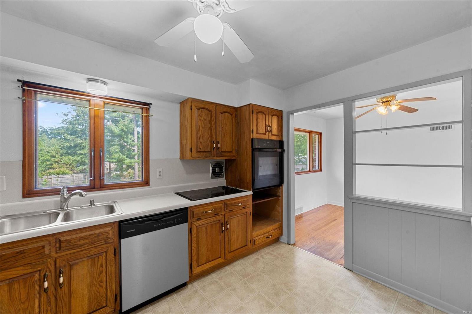 142 Romine Circle Ballwin, MO 63011 - Photo 13 of 41