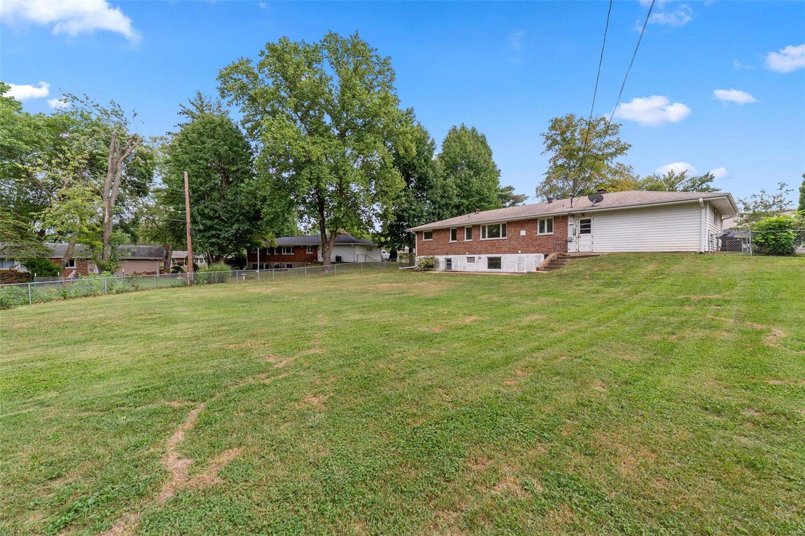 142 Romine Circle Ballwin, MO 63011 - Photo 37 of 41