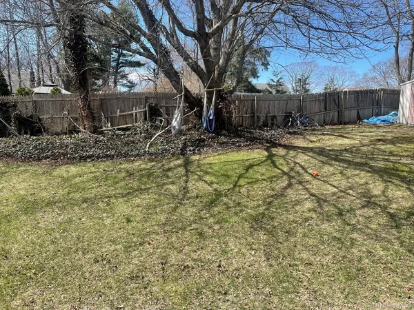 $2,350 | 2 Carl Street, Ronkonkoma, NY 11779