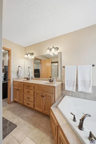 $369,999 | 4414 Southeast Gemstone Lane, Topeka, KS 66609