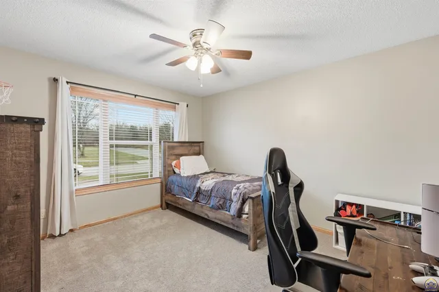 $369,999 | 4414 Southeast Gemstone Lane, Topeka, KS 66609