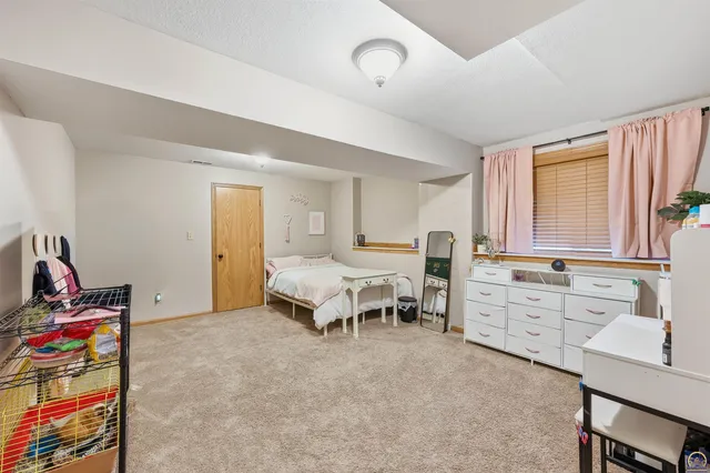 $369,999 | 4414 Southeast Gemstone Lane, Topeka, KS 66609