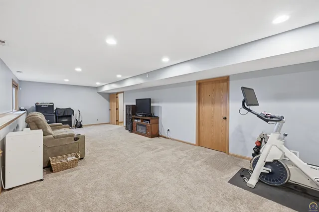 $369,999 | 4414 Southeast Gemstone Lane, Topeka, KS 66609