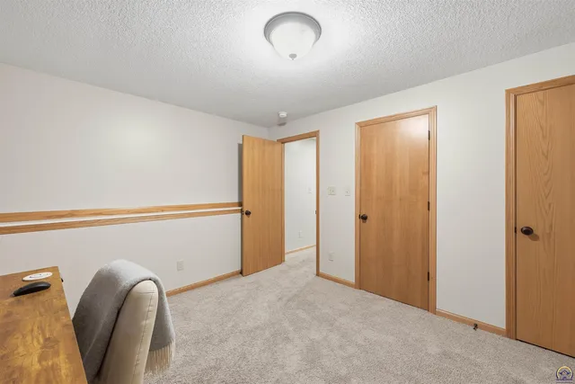 $369,999 | 4414 Southeast Gemstone Lane, Topeka, KS 66609