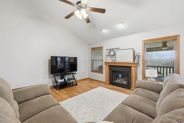 $369,999 | 4414 Southeast Gemstone Lane, Topeka, KS 66609