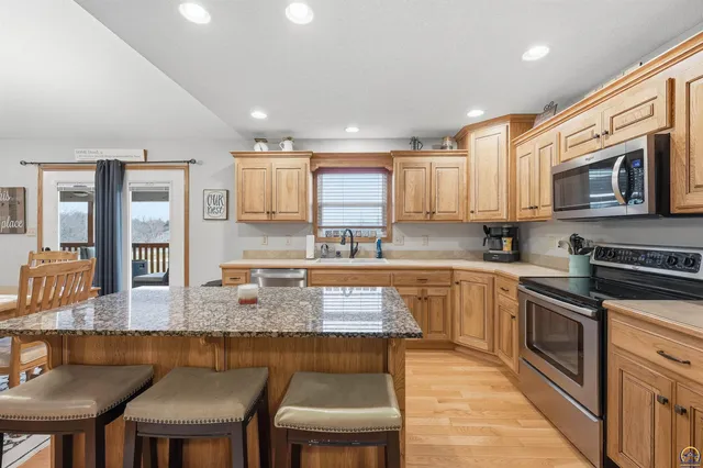 $369,999 | 4414 Southeast Gemstone Lane, Topeka, KS 66609