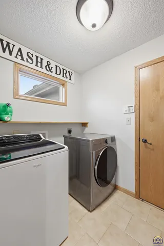 $369,999 | 4414 Southeast Gemstone Lane, Topeka, KS 66609