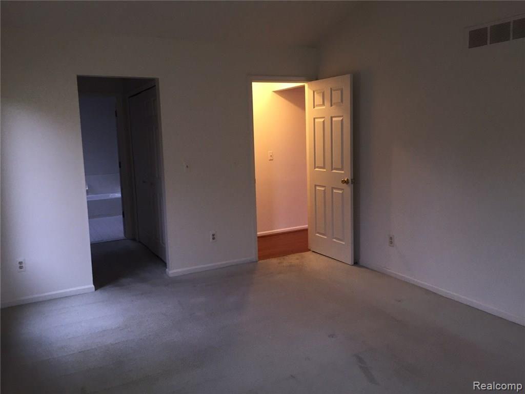 2108 Kennedy Drive Rochester, MI 48309 - Photo 10 of 13 IMG_3062.JPG