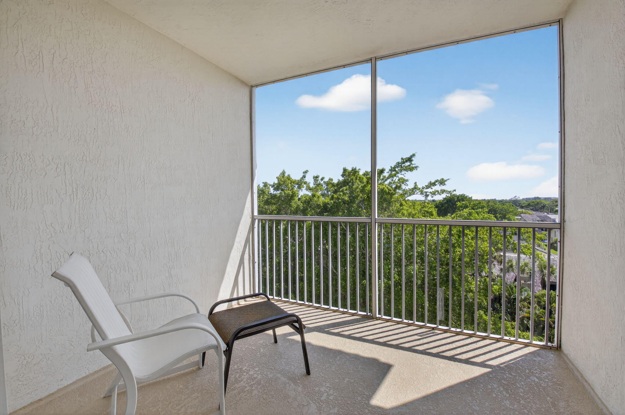 22703 Camino Del Mar, Unit 63 Boca Raton, FL 33433 - Photo 33 of 40 a balcony with chairs