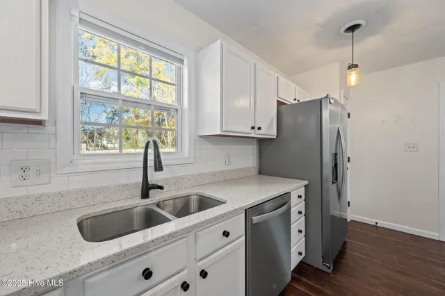 $279,000 | 122 Tanbark Drive, Jacksonville, NC 28546