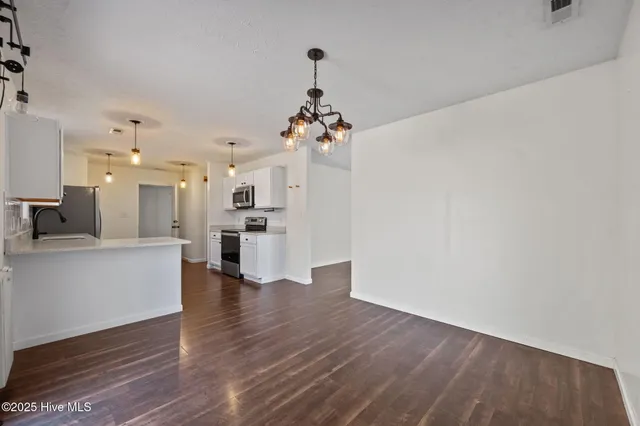 $279,000 | 122 Tanbark Drive, Jacksonville, NC 28546