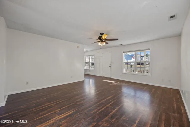 $279,000 | 122 Tanbark Drive, Jacksonville, NC 28546