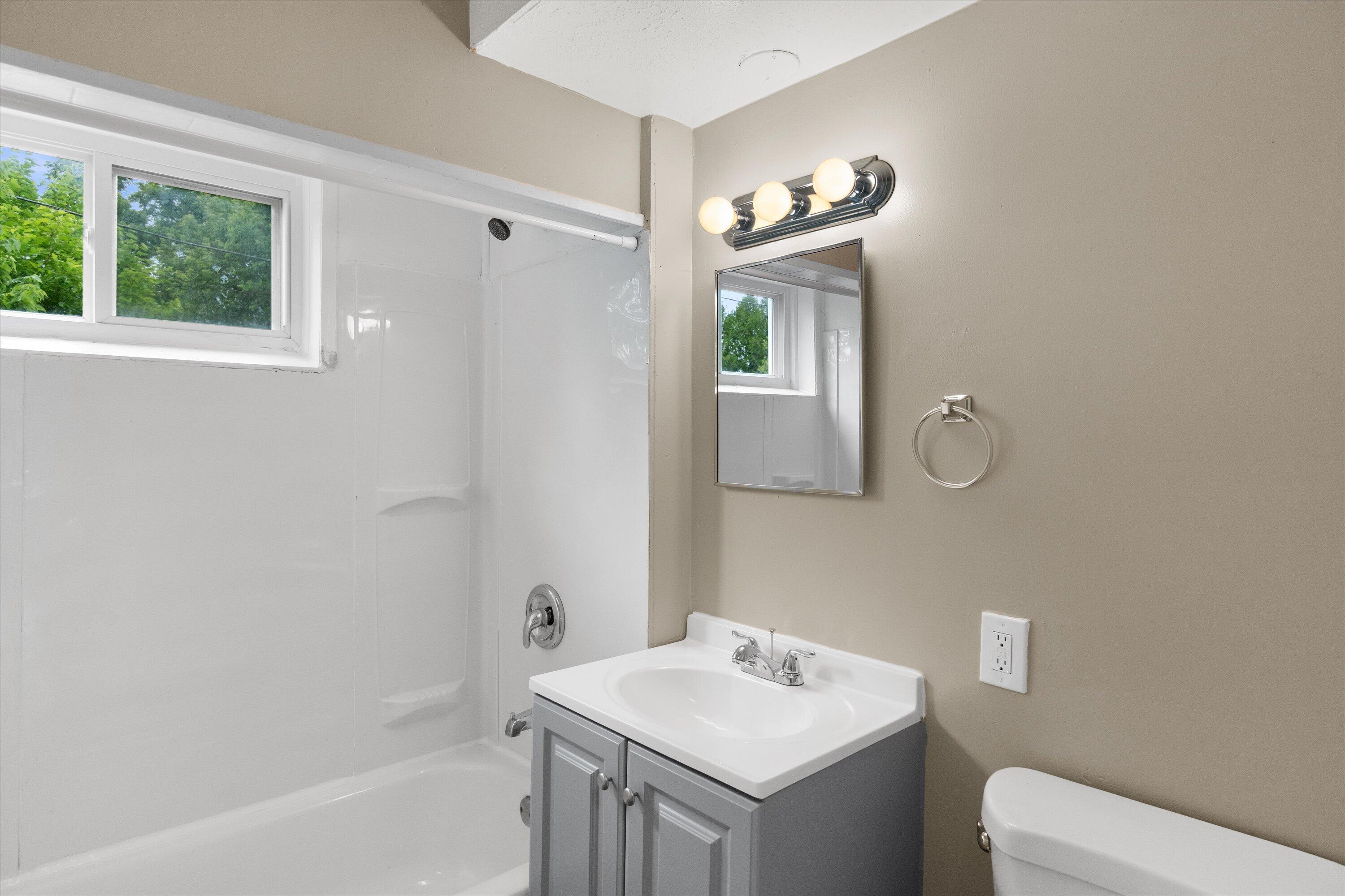 5676 North 43rd Street Milwaukee, WI 53209 - Photo 12 of 26 12-DSC06392
