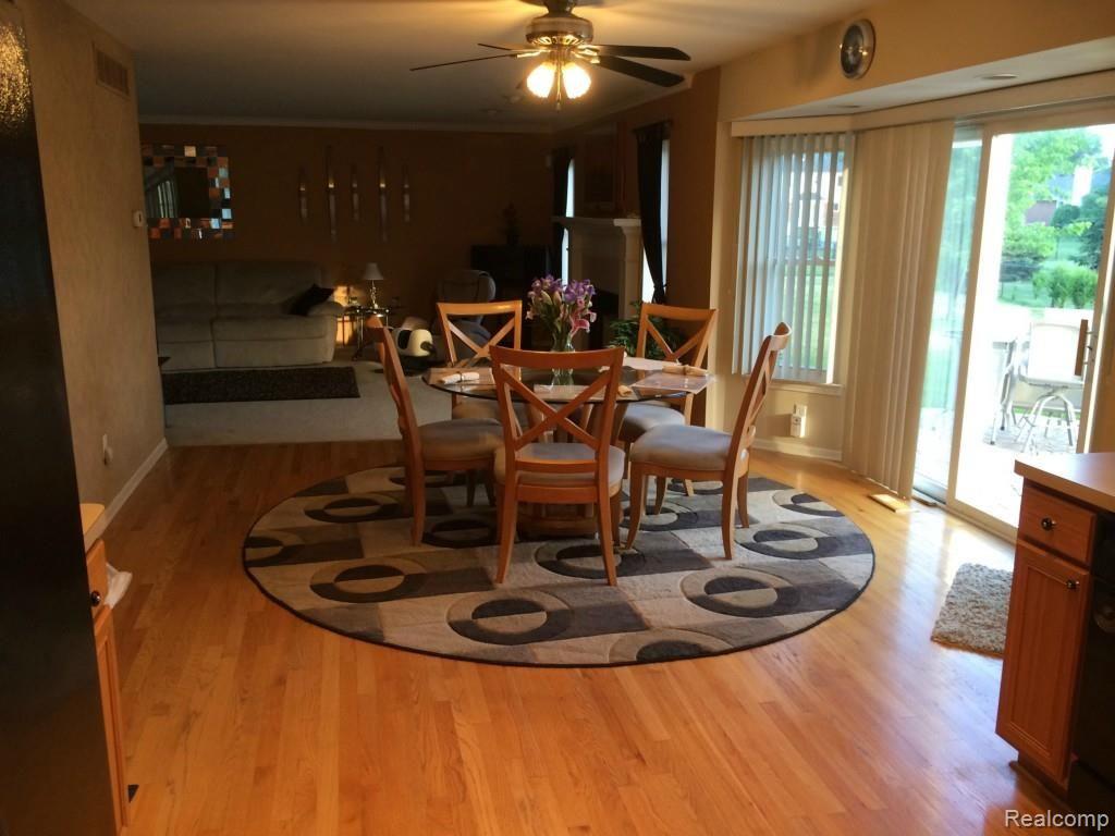 51549 Promenade Lane New Baltimore, MI 48047 - Photo 2 of 30 dining area 2.jpg