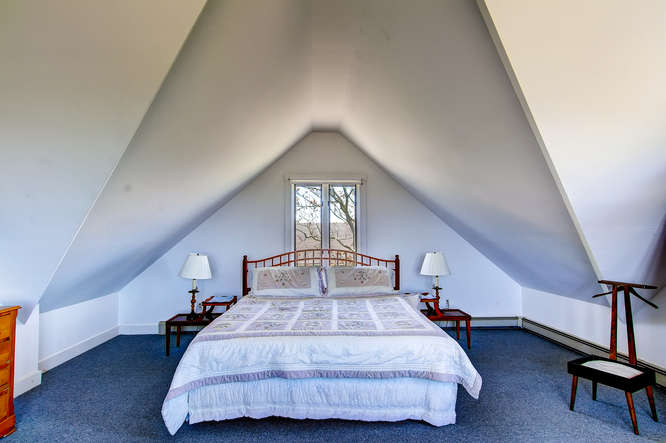 225 State Road Chilmark, MA 02535 - Photo 14 of 27 Master bedroom