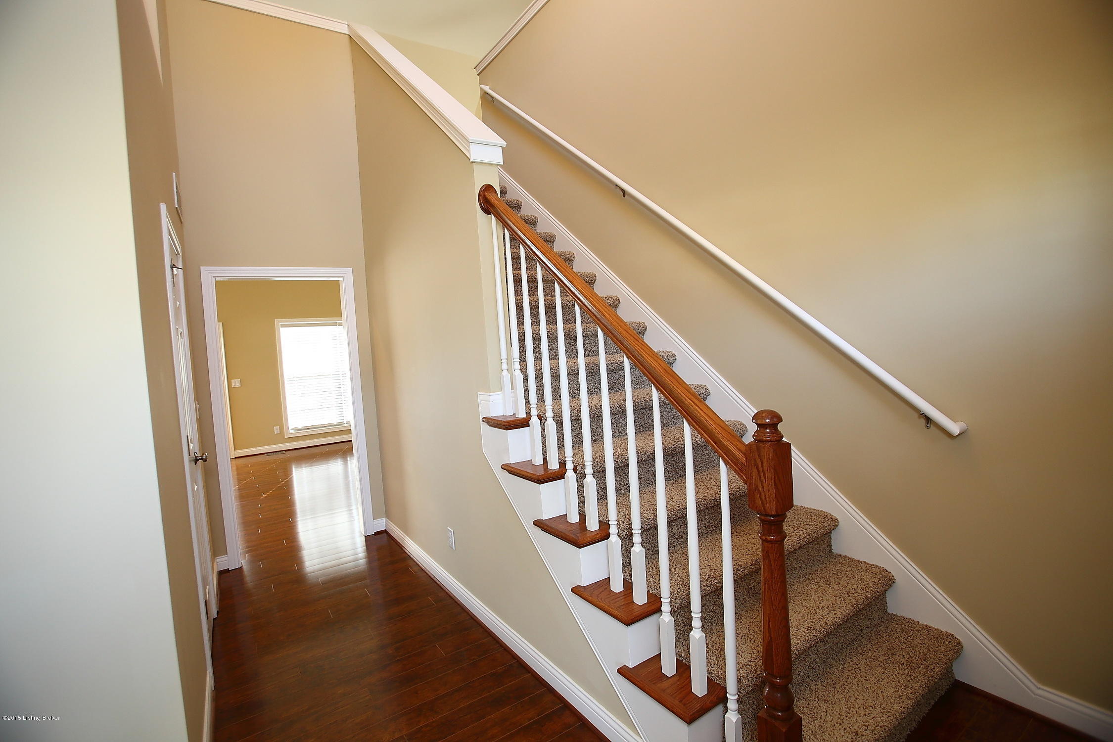 7506 Tempsclair Road Louisville, KY 40220 - Photo 5 of 36 Foyer