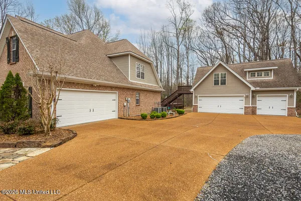 $510,000 | 2382 Oak Creek Drive, Hernando, MS 38632