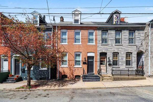 $299,900 | 529 Poplar Street, Lancaster, PA 17603