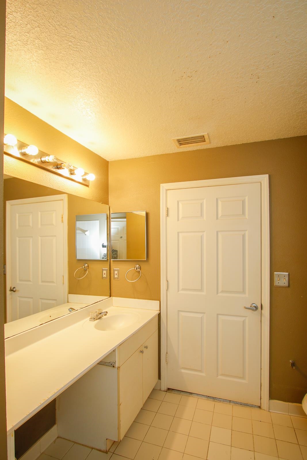 21201 Harbour Vista Circle St. Augustine, FL 32080 - Photo 24 of 43 a bathroom with a tub sink and mirror