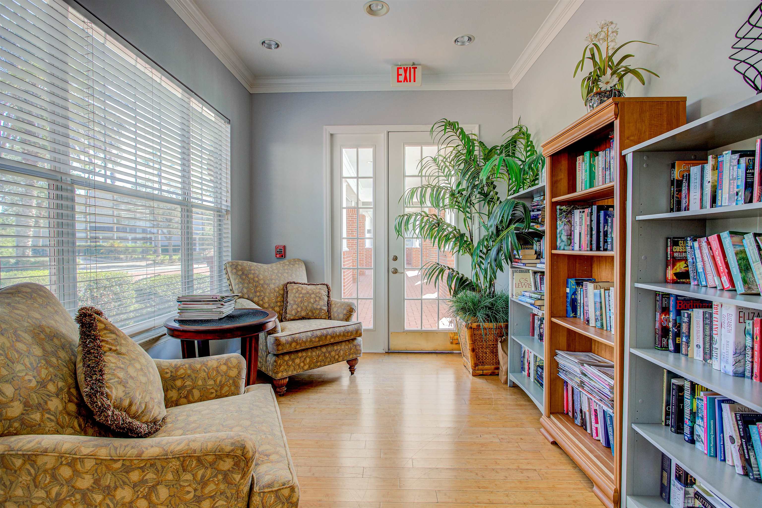 21201 Harbour Vista Circle St. Augustine, FL 32080 - Photo 35 of 43 a living room with furniture and a book shelf