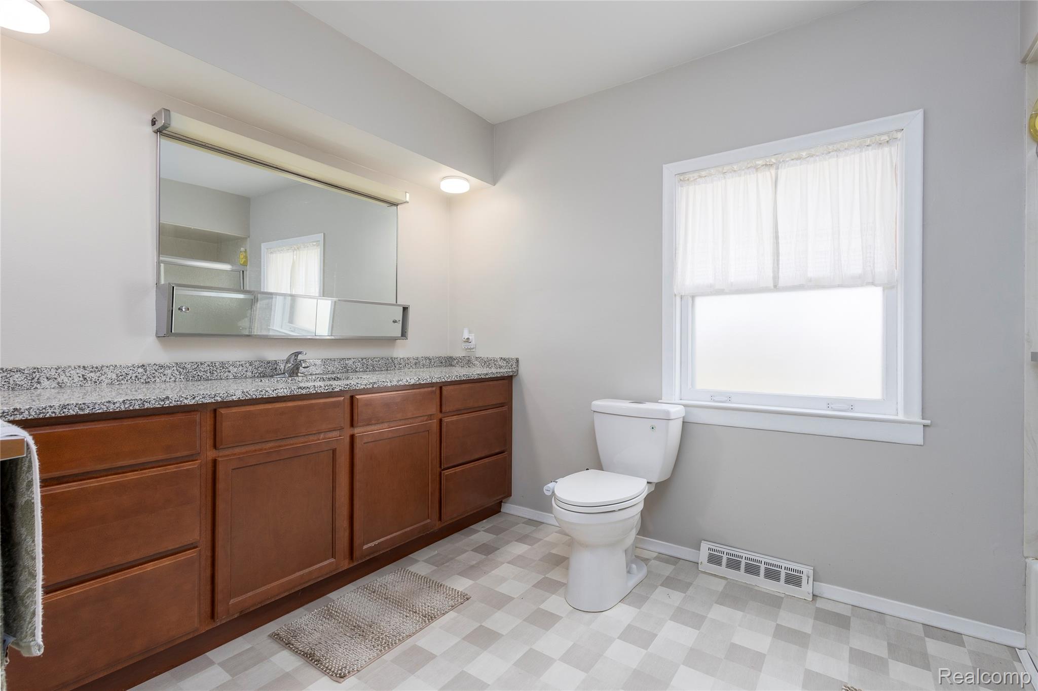 3409 Devon Road Royal Oak, MI 48073 - Photo 12 of 27 3409 Devon Duplex_10.jpg