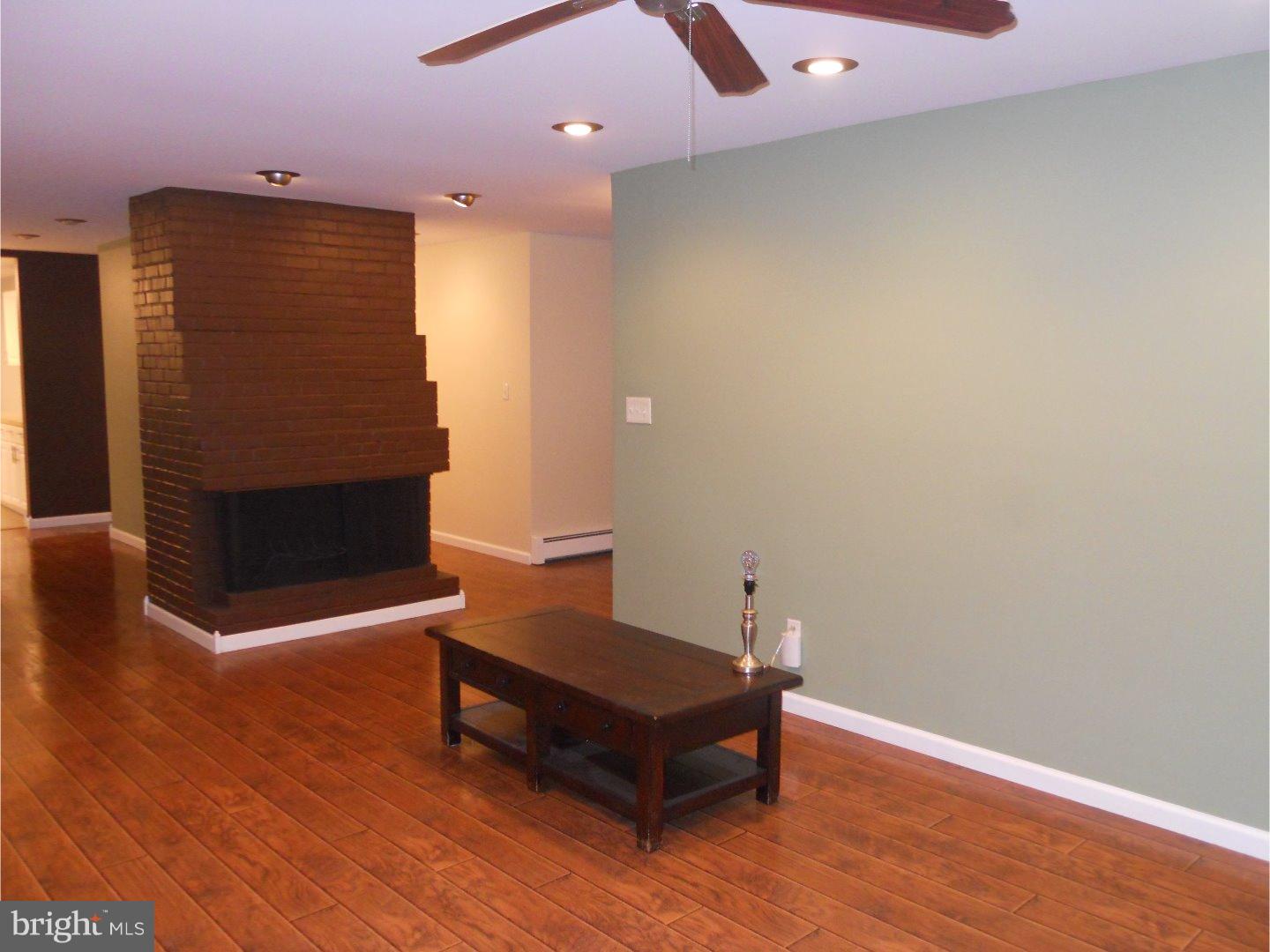 11 North Kingston Road Newark, DE 19713 - Photo 4 of 25 Living Room