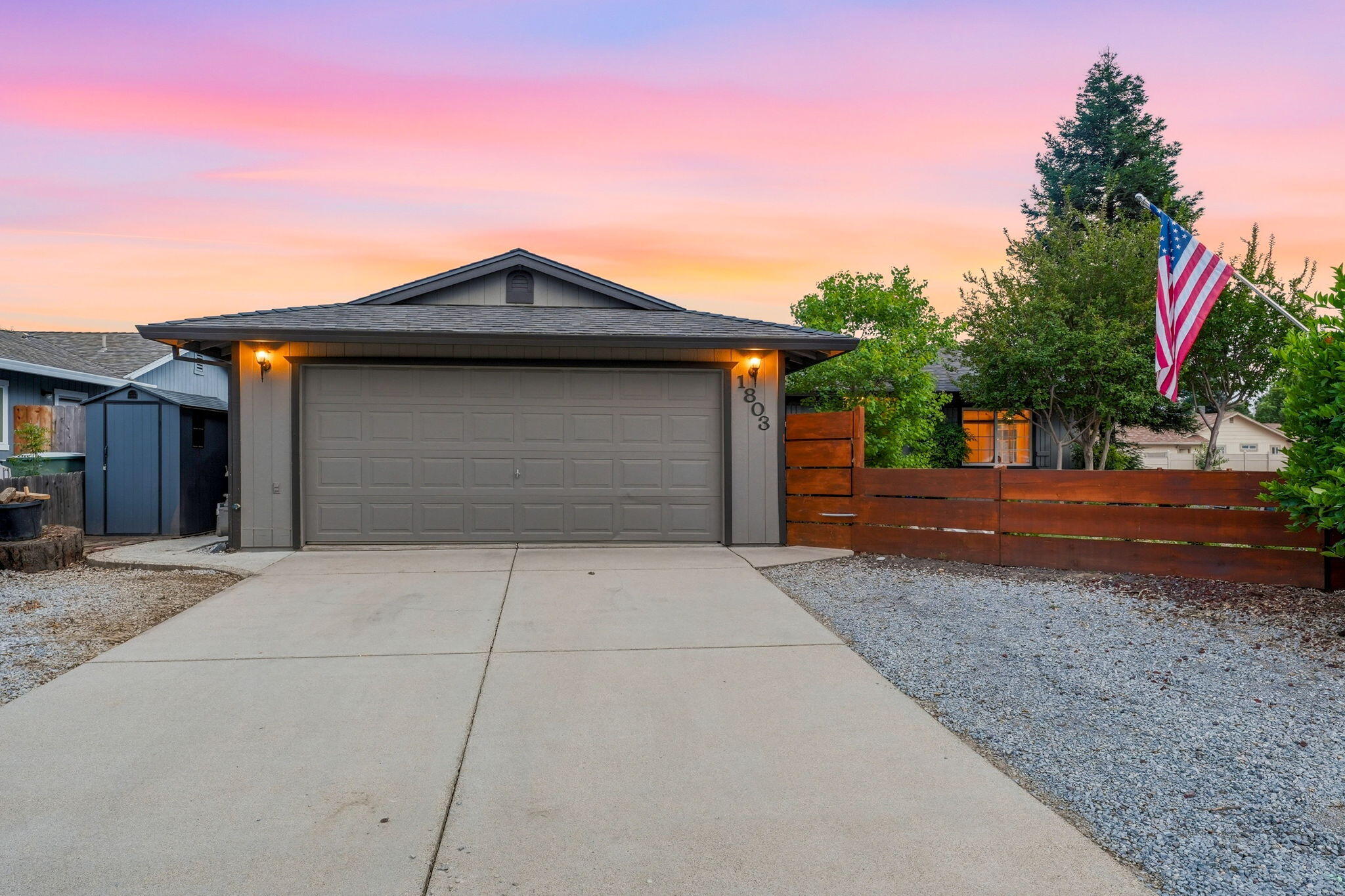 1803 Stetson Way Redding, CA 96003 - Photo 6 of 32 Front driveway