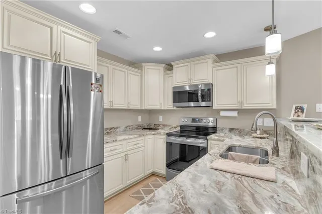 $274,900 | 105 Oak Ridge Drive, Archdale, NC 27263