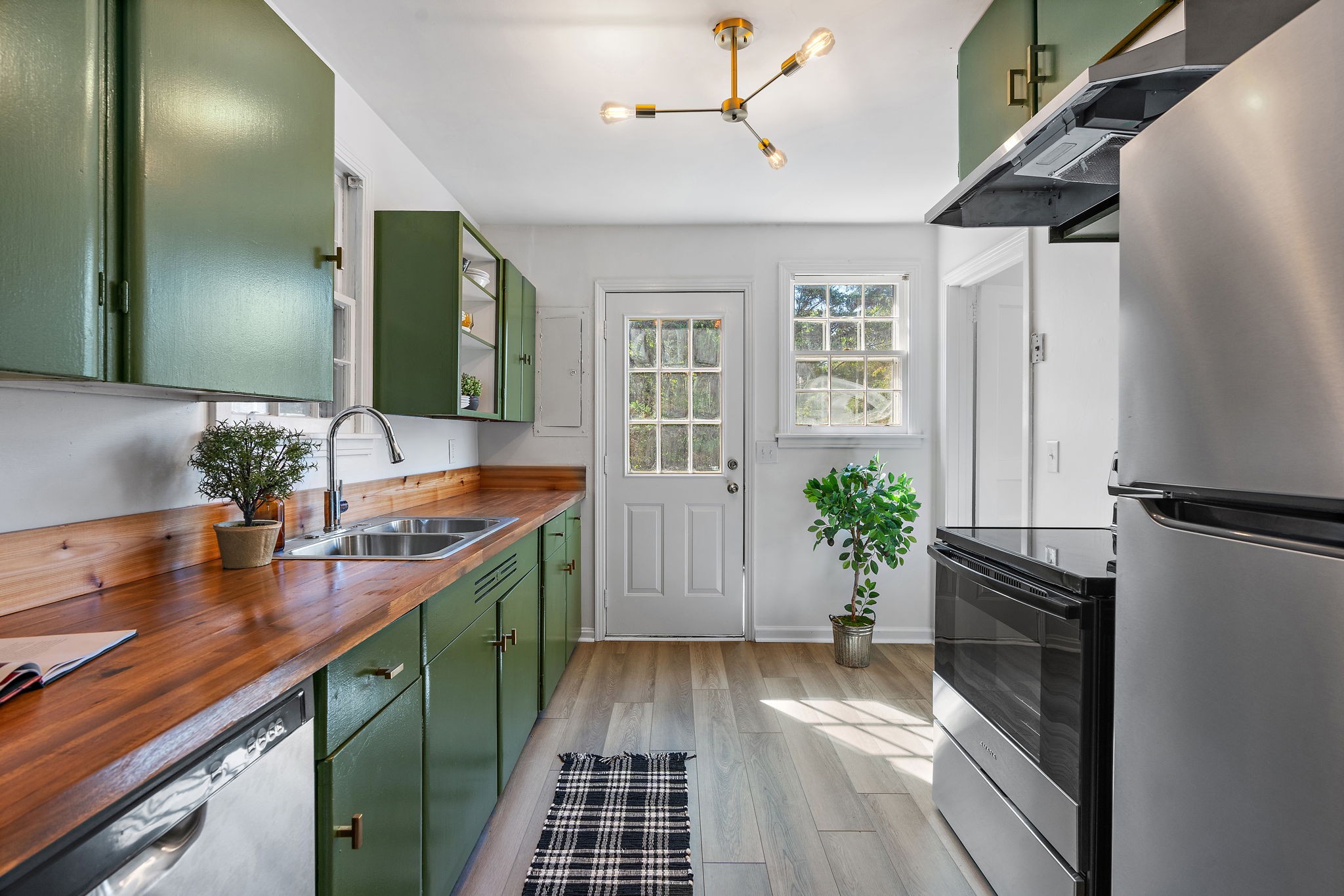 236 Barker Road Nashville, TN 37214 - Photo 10 of 45 Enter the gorgeous, completely remodeled kitchen.