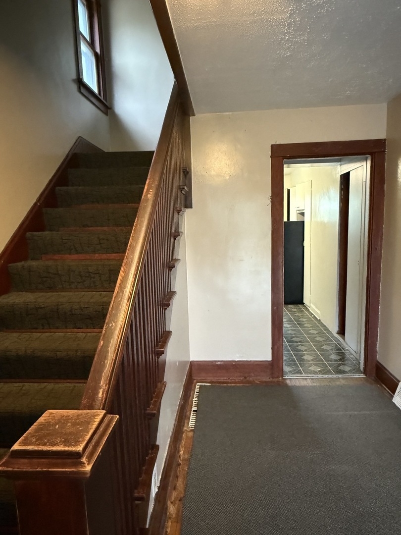 172 North East Avenue Aurora, IL 60505 - Photo 7 of 15 a view of an entryway
